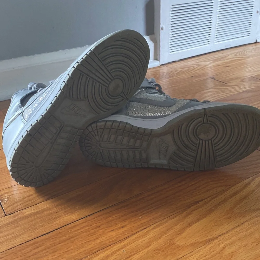 Nike Women's Sneakers in Gray with Silver Accents - Picture 2 of 4